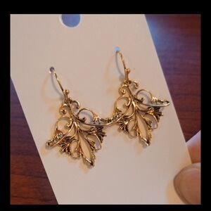 ♥️ C 5 / $20 Elegant Gold Leaf Filgree Earrings